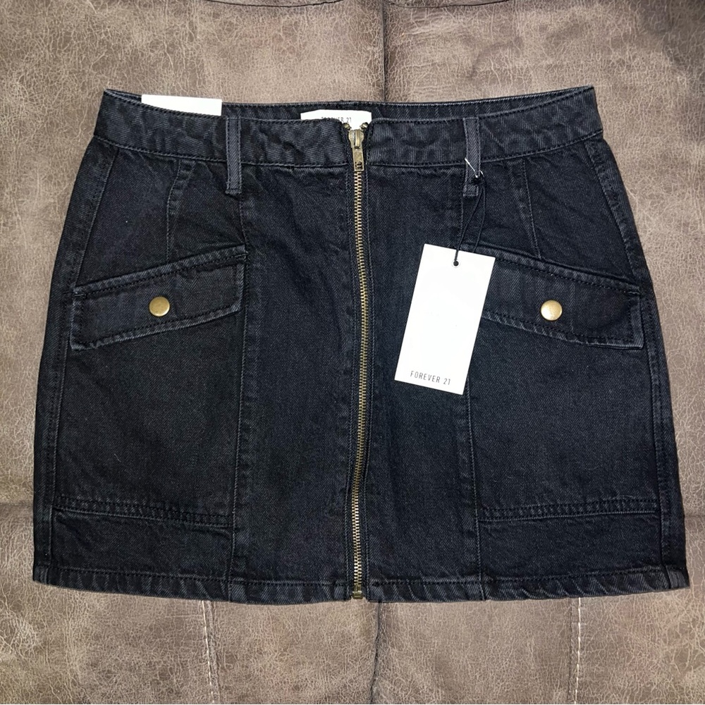 Forever 21 Women's New With Tags Black Denim Front Zip Mini Skirt Size Small